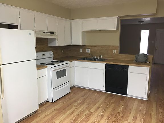 3rd image of 716 Wellesley Ct APT A