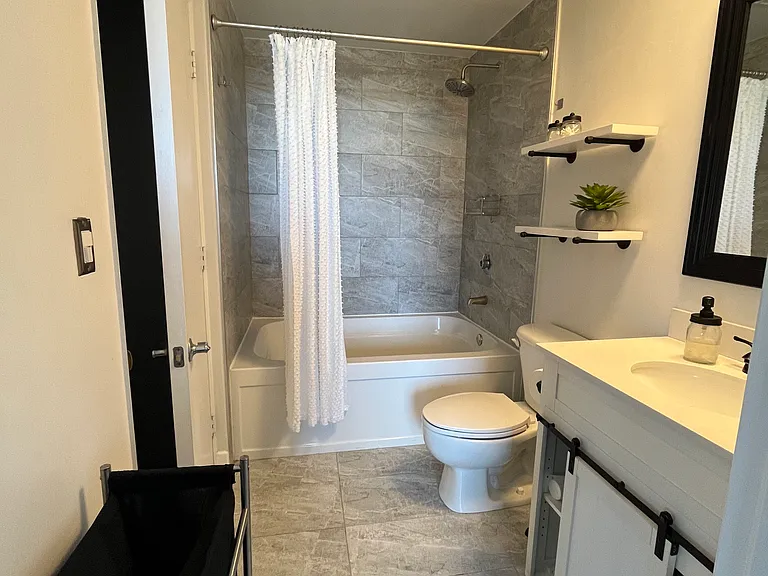 10 SW South River Dr #1208 — Photo 3