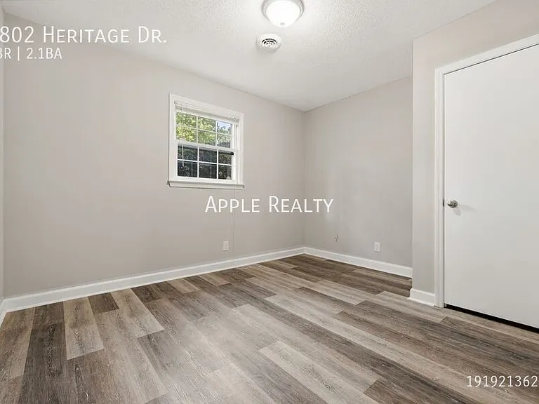 4802 Heritage Dr — Photo 12