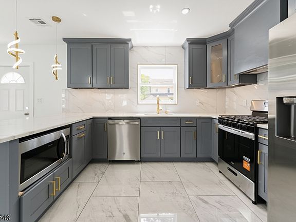 5th image of 37 Wayne Ave