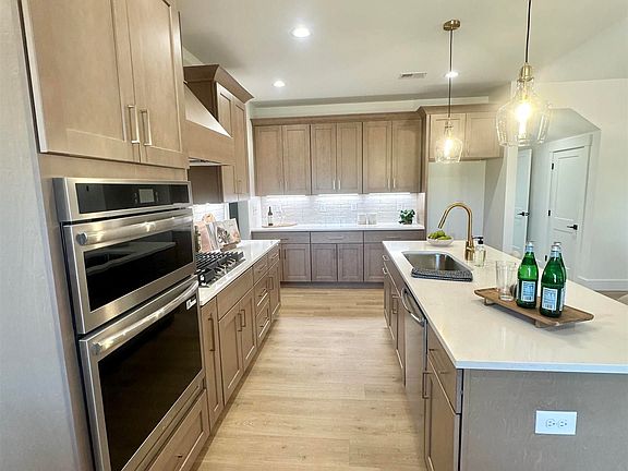 3rd image of 324 Stagmore Ct