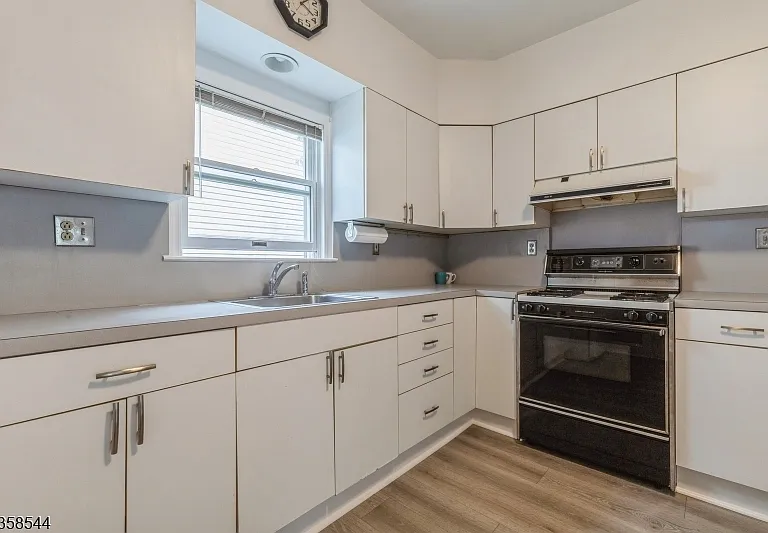 35 Montrose Ave — Photo 13