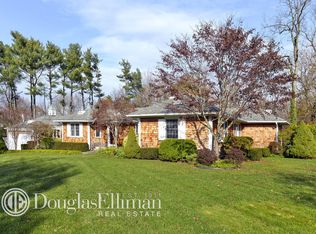 2 Fleetwood Dr, Halesite, NY 11743