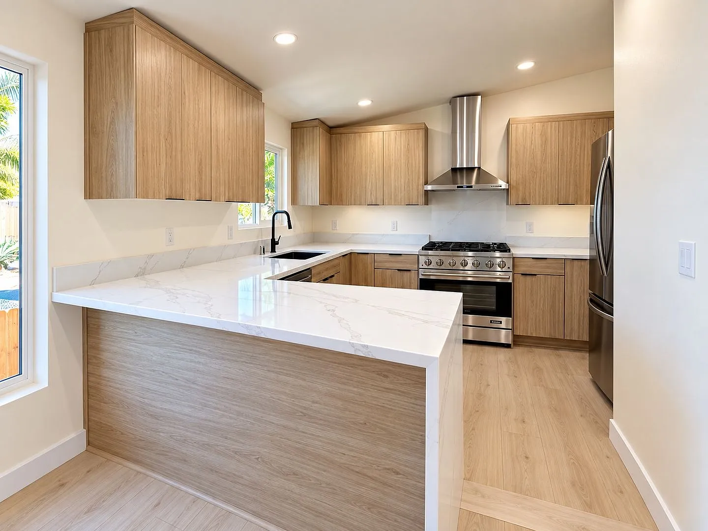 Modern 3-Bedroom, 2-Bathroom Home with Private Fenced Yards — Photo 4