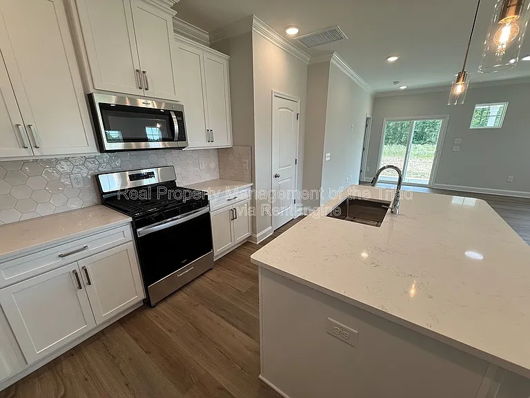 111 Oakdale Forest Ln — Photo 5
