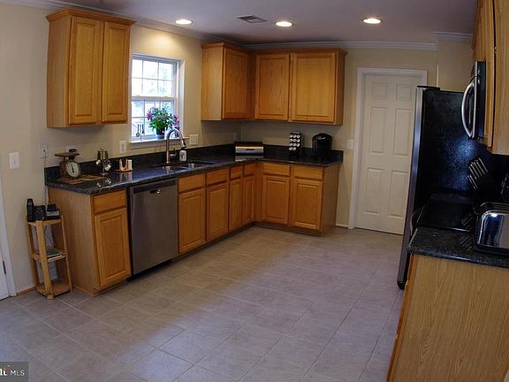 5th image of 4 Fairbanks Ct
