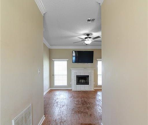 4th image of 2320 Country Club Dr