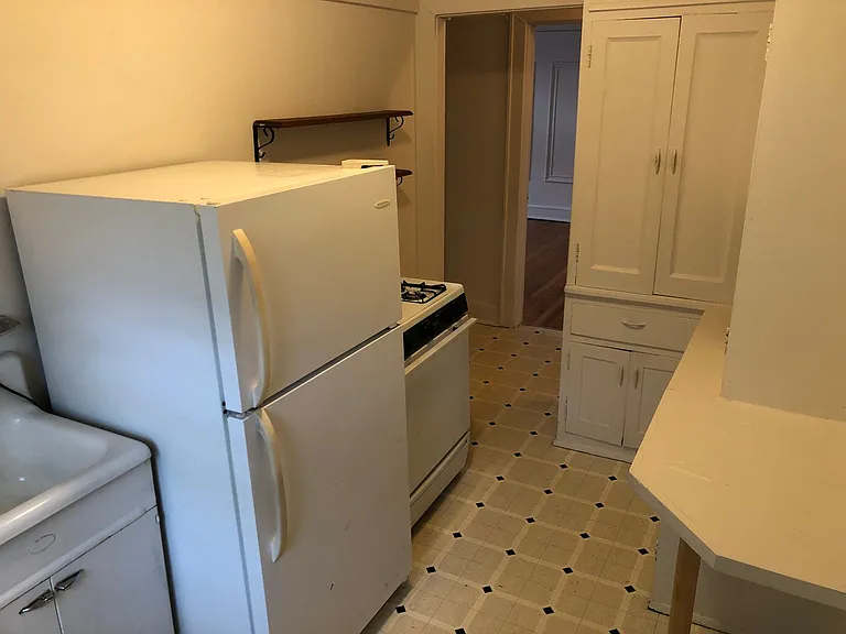 Newport Manor — Photo 36