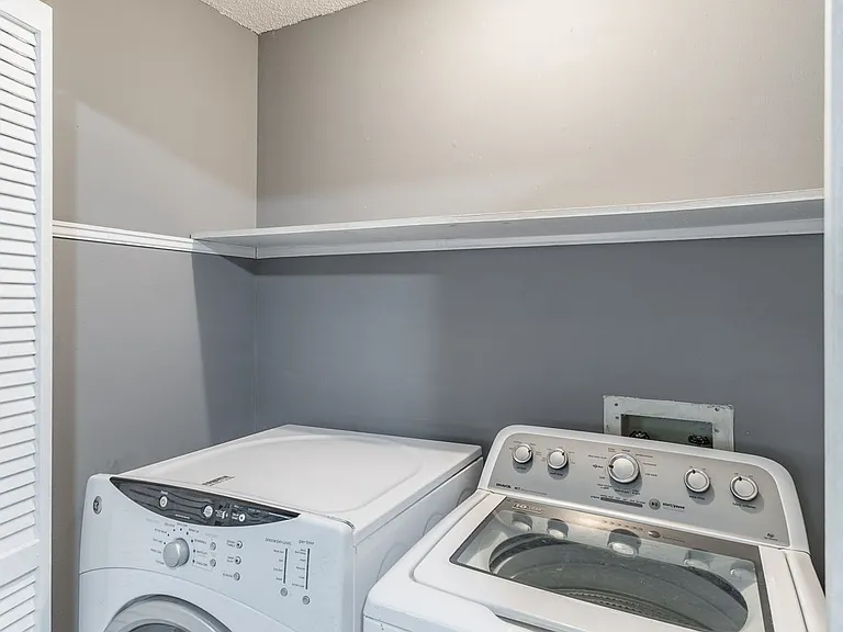209 Bluebird Ln SW #4 — Photo 8