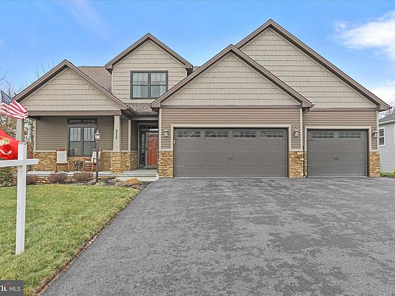 4th image of 313 Toms Ln