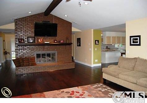 great room into kitchen.JPG