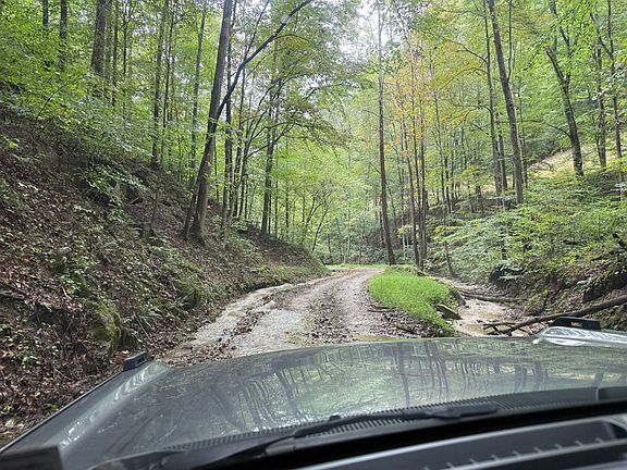 5th image of 996 Bear Creek Rd