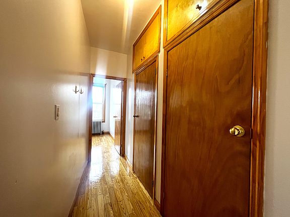 5th image of 35 Henry St APT 6A