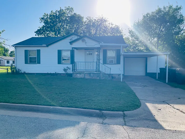 3201 N Phillips Ave — Photo 3