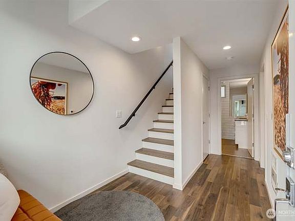 4th image of 3923 2nd Ave NE