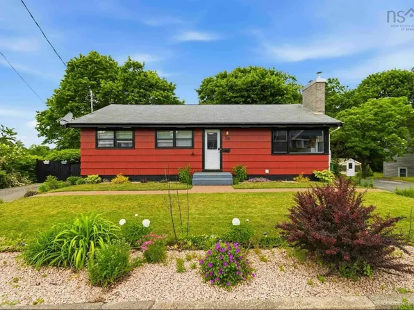 38 Dawson St, Bridgewater, NS B4V 1S6