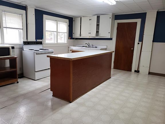 4th image of 16 Gouverneur St