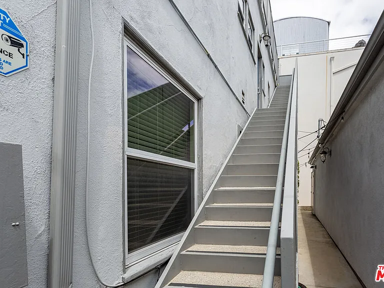 444 S Roxbury Dr #B — Photo 29