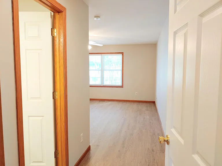 912 Waters Edge Rd — Photo 10