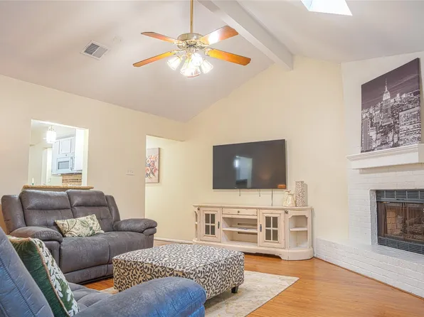 36 S High Oaks Cir, The Woodlands, TX 77380