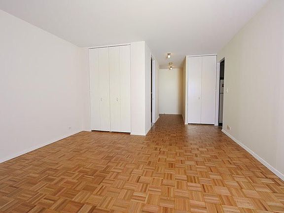 5th image of 235 E 40th St APT 4I