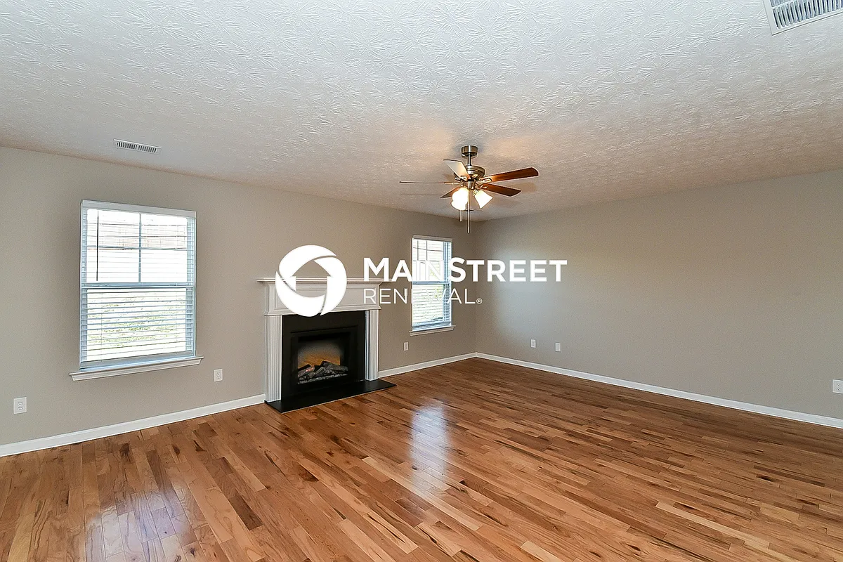 Living Room - 5000 Cardinal Ct