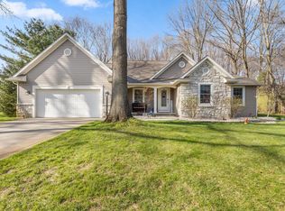 13745 Ranier Dr, Middlebury, IN