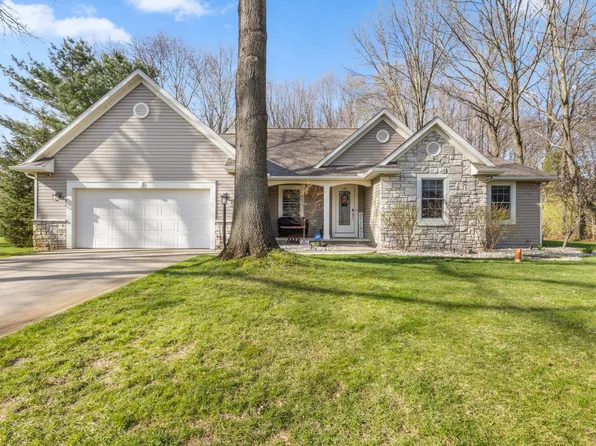 13745 Ranier Dr, Middlebury, IN 46540