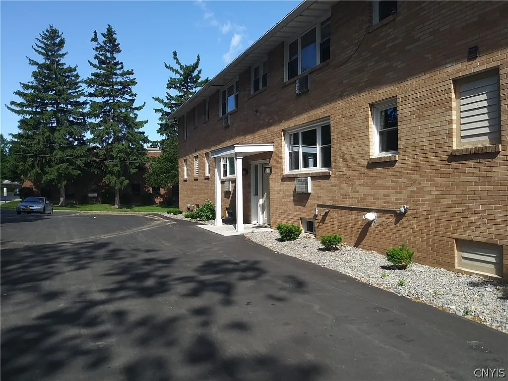 1 bed, 1.0 bath, 8118 sqft, $1,150 — Photo 2