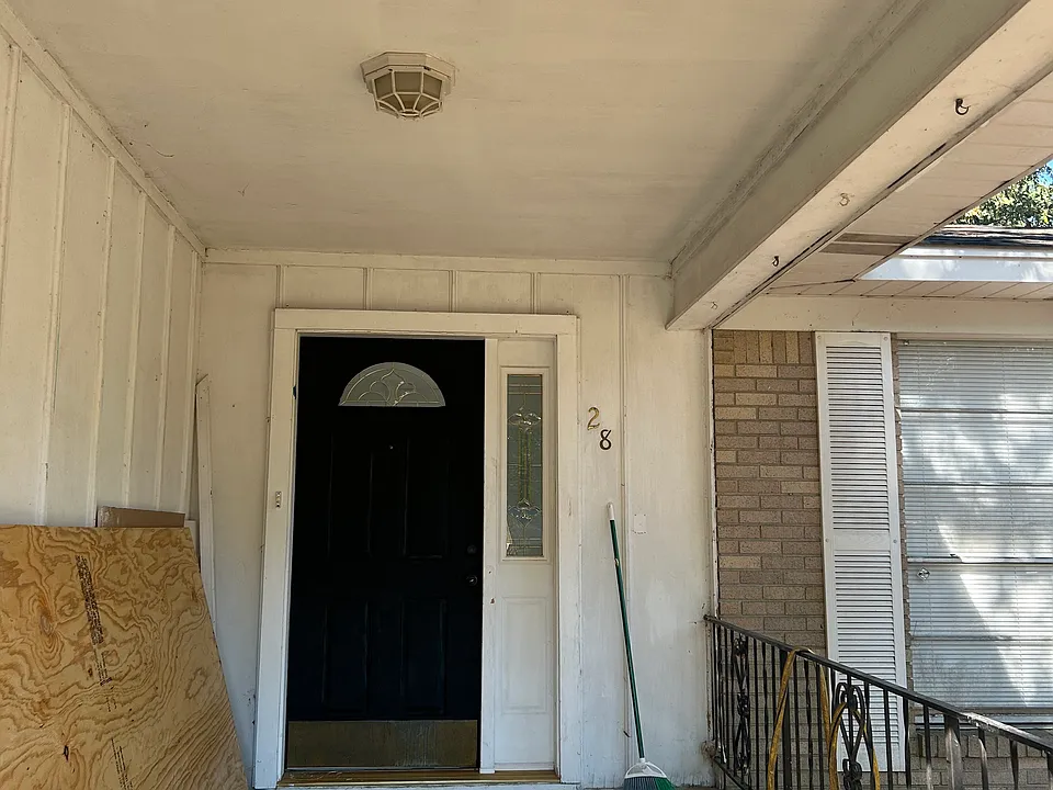 28 Maywood Dr