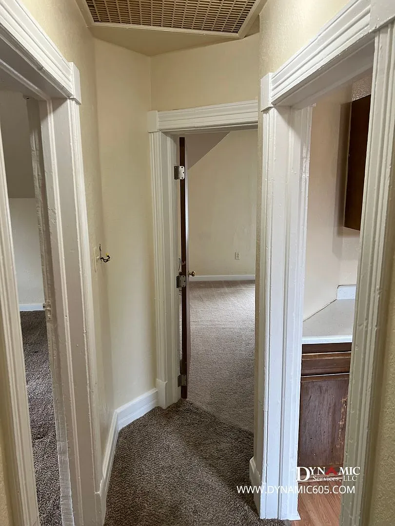 811 S Summit Ave — Photo 4