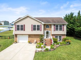 96 Lofty Cir, Stuarts Draft, VA 24477
