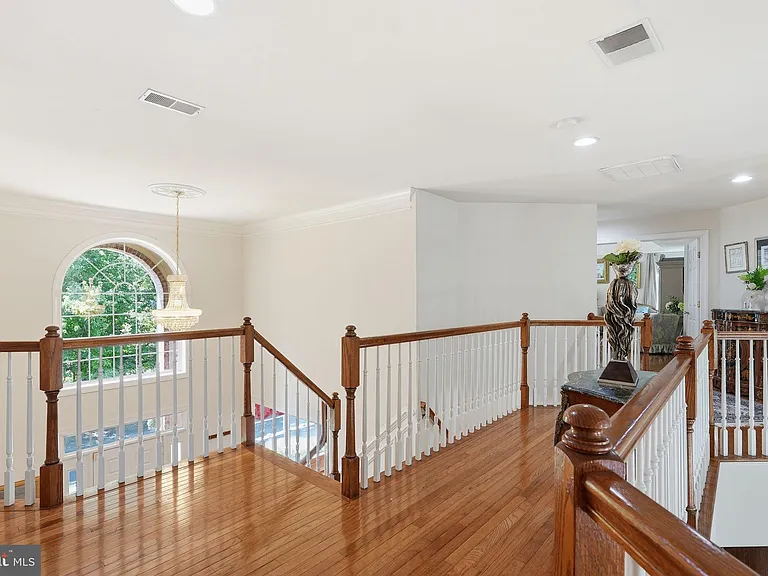 1072 Safa St — Photo 26