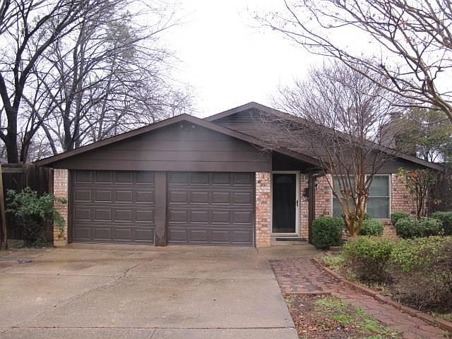 1st image of 105 Peyton Pl