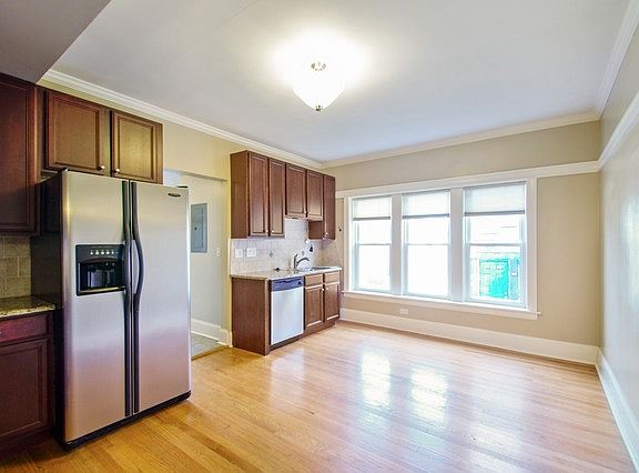4th image of 4924 N Rockwell St APT 1N