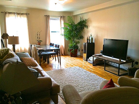 2nd image of 403 Jefferson St #301