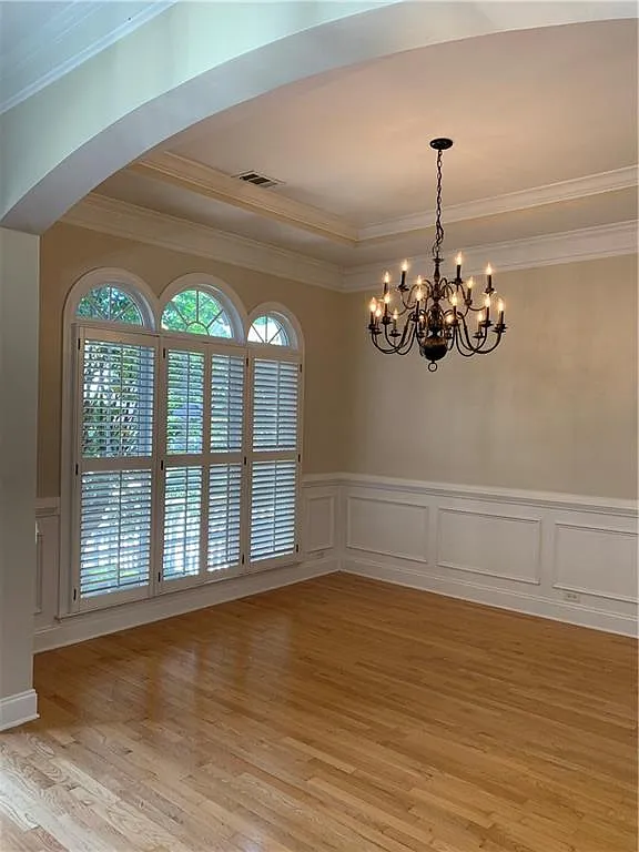 5 bed, 3.5 bath, 3592 sqft, $4,300 — Photo 3