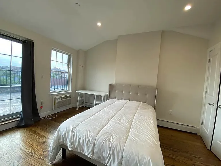 456 E 29th St #4 — Photo 9