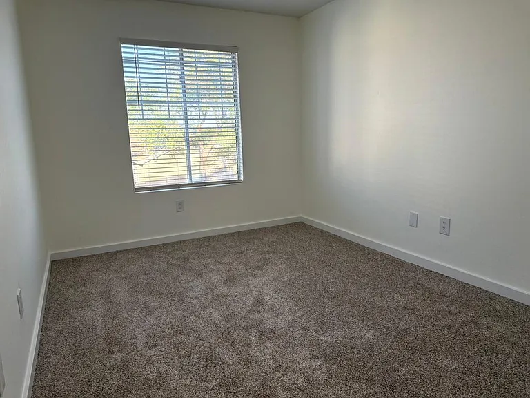 1570 S Owl Dr — Photo 16