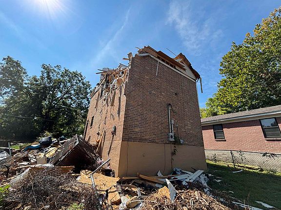 3rd image of 288 Adolphus Ave