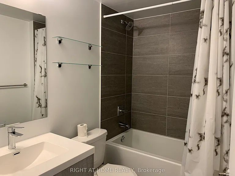 77 Mutual St #1010 — Photo 10