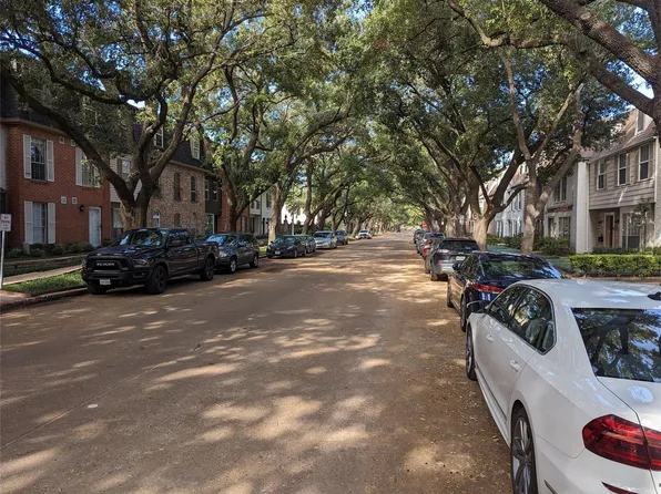 355 N Post Oak Ln APT 638, Houston, TX 77024
