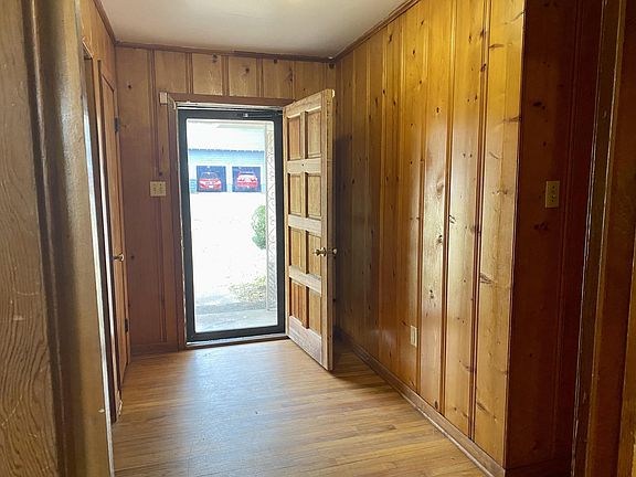3rd image of 2333-1 Pearl St
