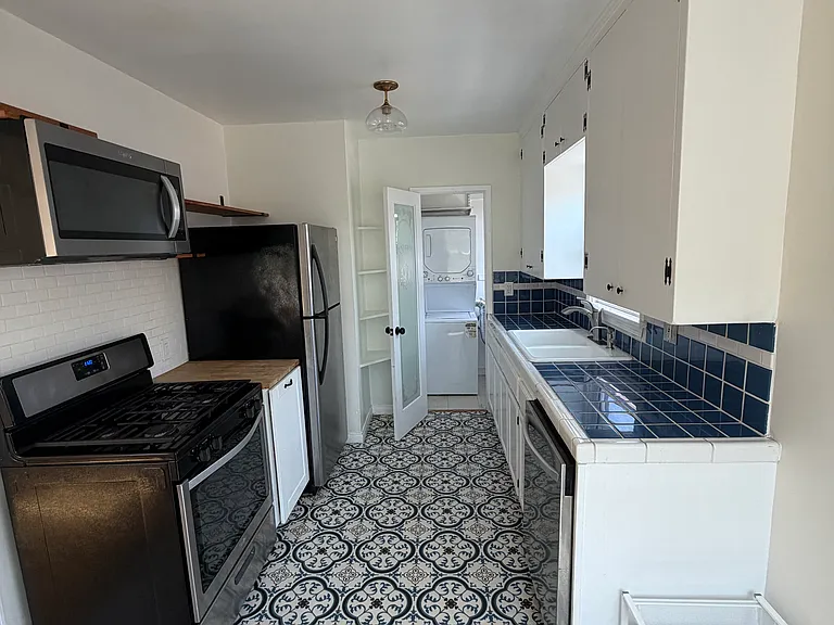 1149 22nd St — Photo 34