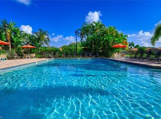 589 Beachwalk Cir APT 203, Naples, FL 34108