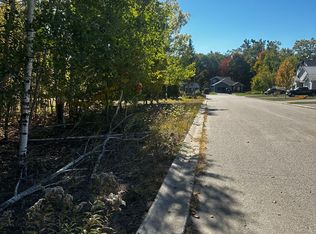 23 Freeland Dr, Gravenhurst, ON P1P 1Z6