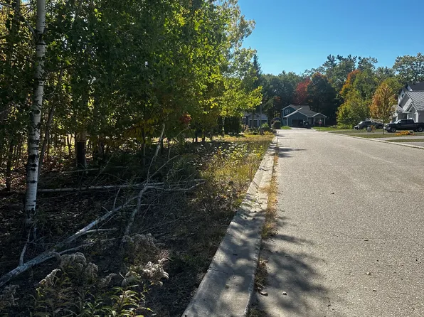 23 Freeland Dr, Gravenhurst, ON P1P 1Z6