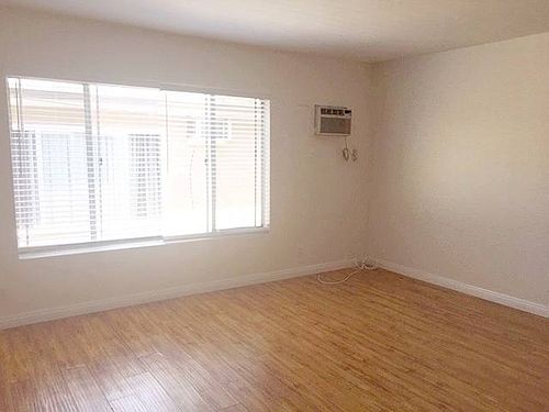 2nd image of 4821 Rosewood Ave APT 7