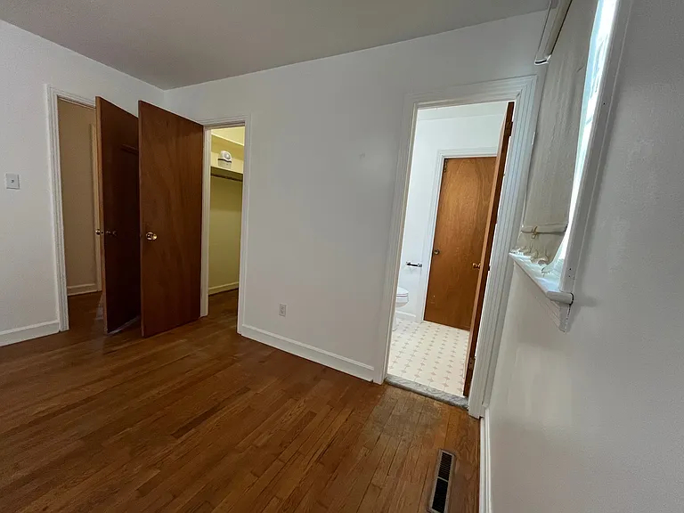 513 E Main St — Photo 20