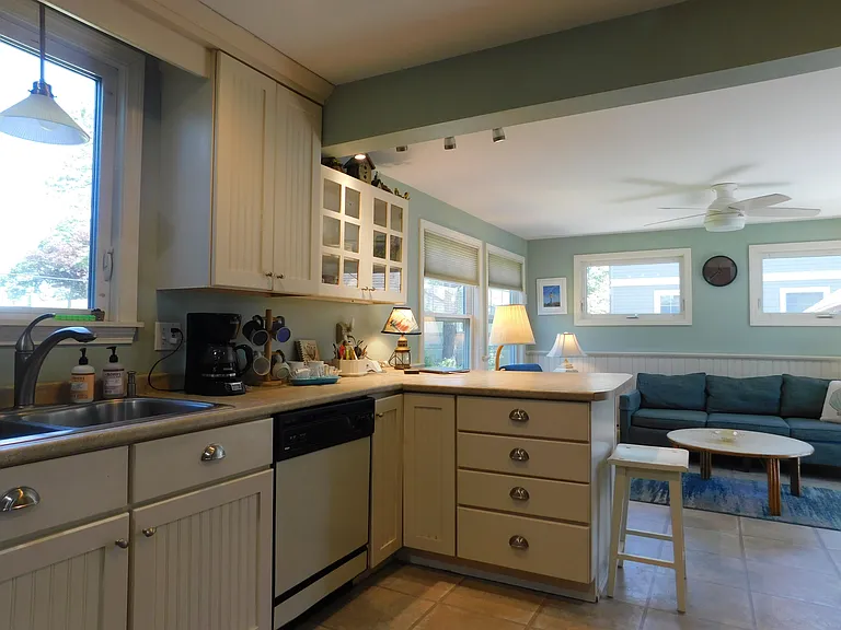 70 E Grand Ave — Photo 18